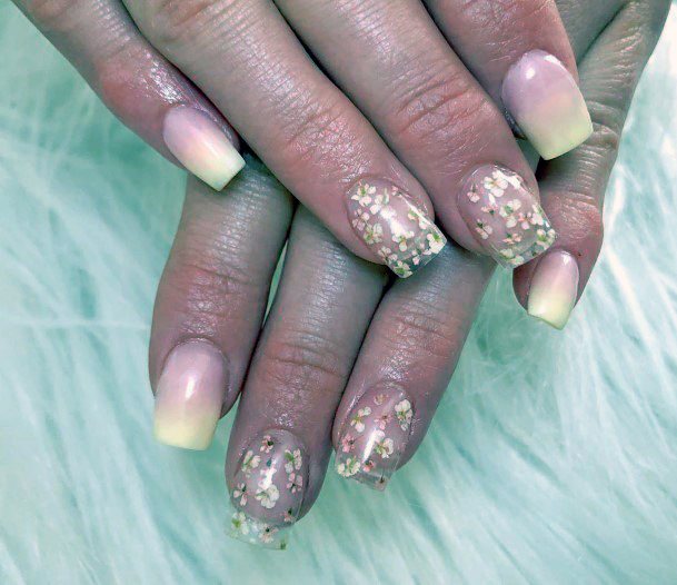 Metallic Streaks And Pale Yellow Shaded Nails For Women