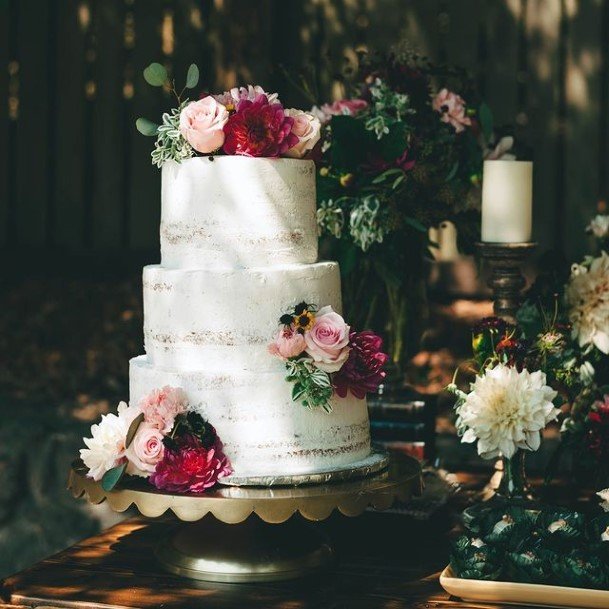 Milky White Beautiful Wedding Cake With Flowers