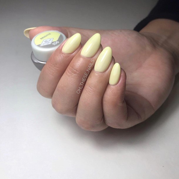 Minimal Banana Nail For Women