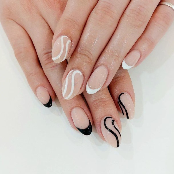 Minimal Black And White Nail For Women