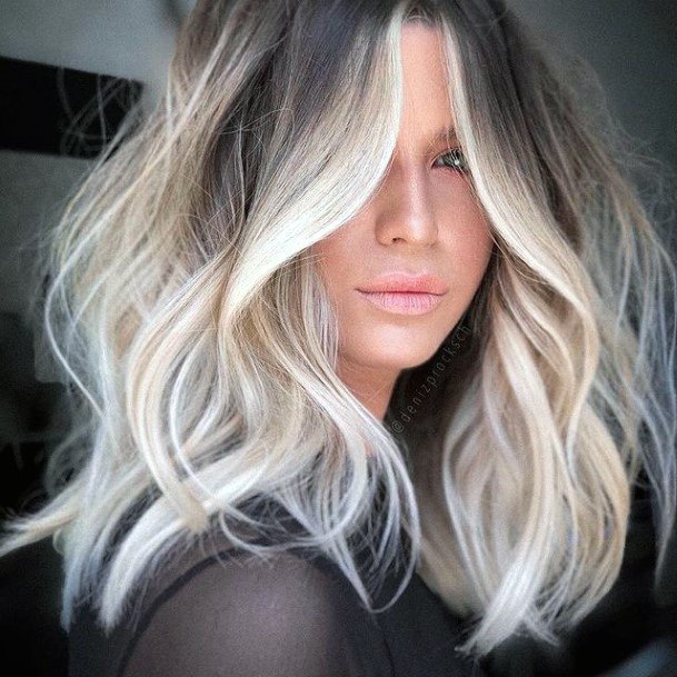 Minimal Blonde Ombre Hairstyles For Women