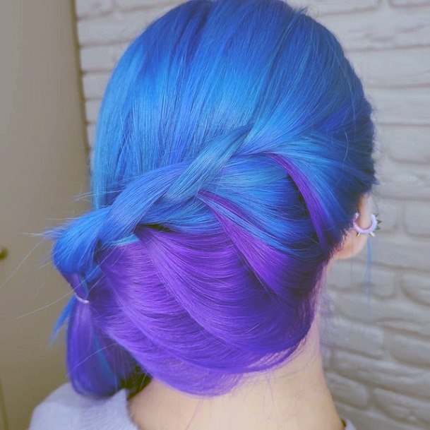 Minimal Blue Hairstyles For Women