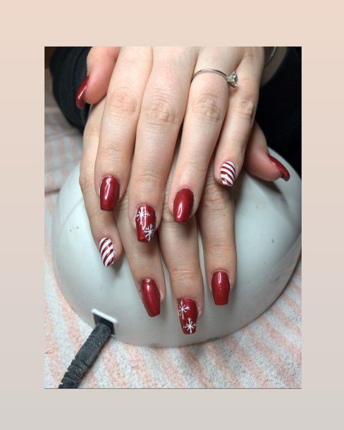 Minimal Christmas Gel Nail For Women