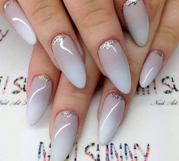 Minimal Christmas Ombre Nail For Women