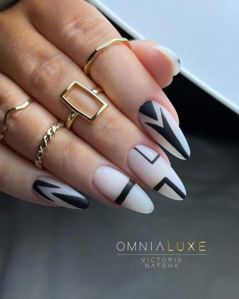 Minimal Geometric Nail For Women