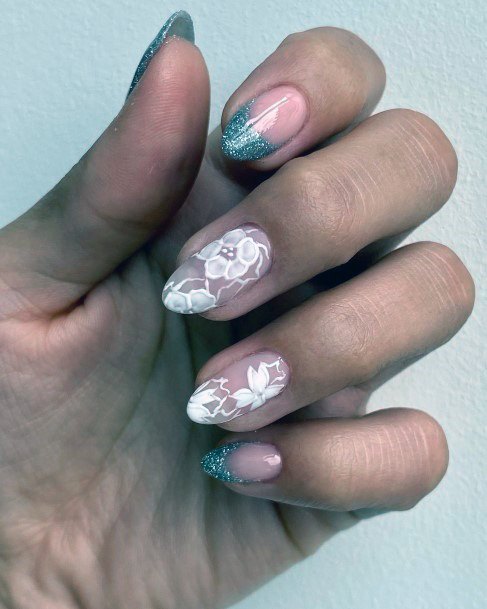 Minimal Lace Nail For Women