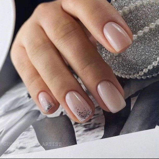 Minimal Unique Nail For Women