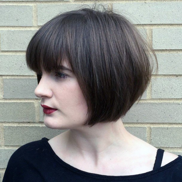 Modern Jaw Length Natural Straight Rounded Bob Hairstyle For Girls