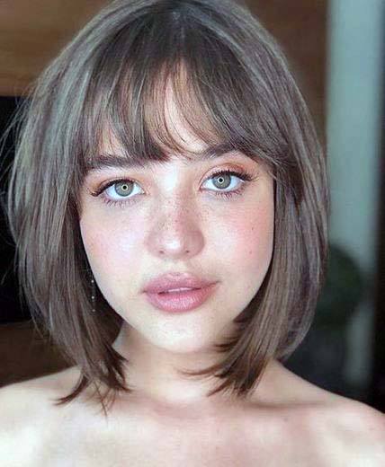 Modern Womens Pretty Short Brown Rounded Hairstyle Ideas Cute Beautiful