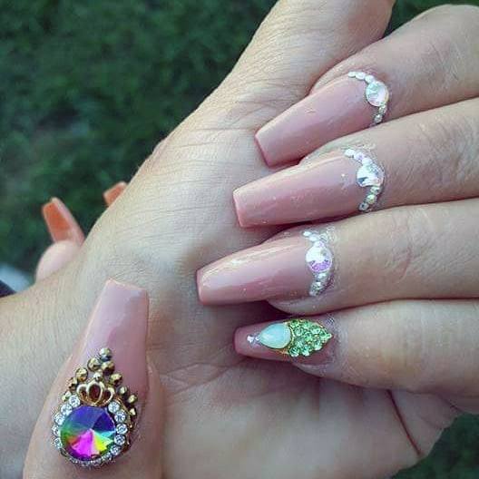 Nails Studded With Diamonds Women