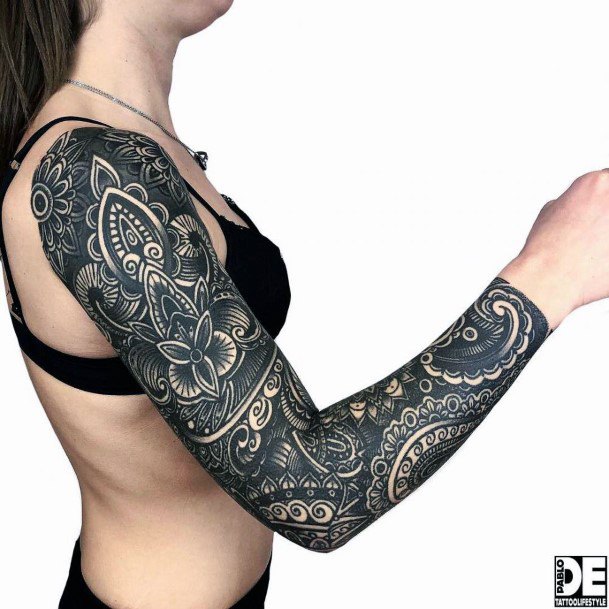 Neat Paisley Tattoo On Female