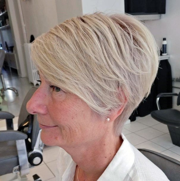 Nice Deep Side Part Pixie Hairstyles For Women Over 60