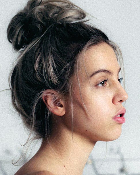 Nice Messy Top Bun For Girls Effortless Loose Front Pieces