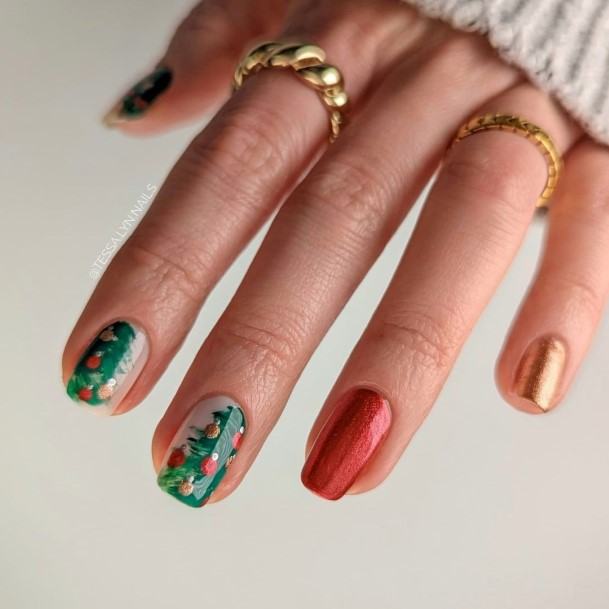 Nice Red And Green Nails For Women