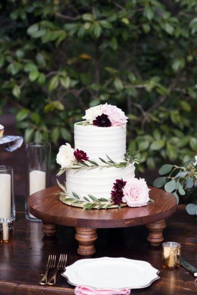 November Wedding Flowers On White Cake