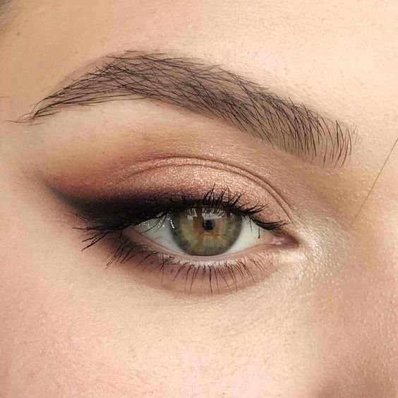 Nude Eyeliner Look For Women