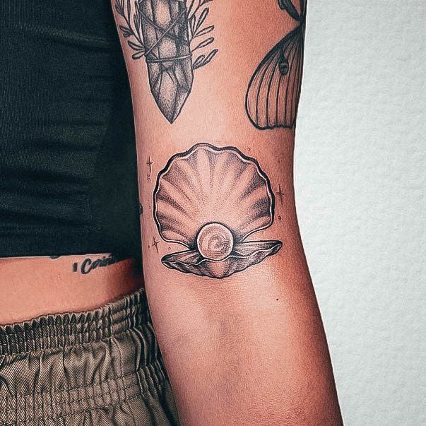 Ornate Tattoos For Females Clam