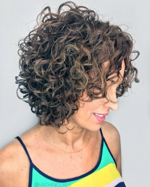 Outdoor Style Of Shaped Cut And Curl Of Naturally And Fun Girl Inspired Idea