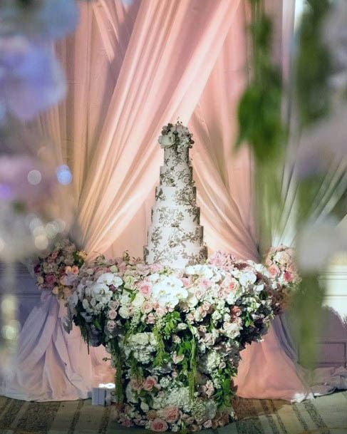 Outstanding Flower Table Decoration Wedding Cake White Gold Design Ideas