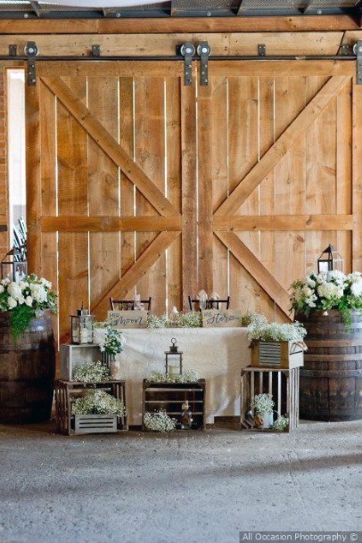 Outstanding Gorgeous Barn Door Rustic Backdrop Wedding Ideas