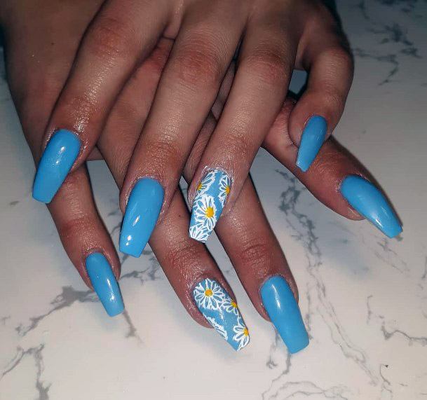 Painted White Daisies On Blue Nails