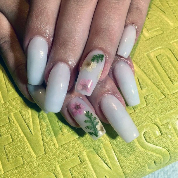 Pastly White Gel Nails With Flowers Women