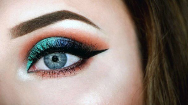 Peachy Brown Eyeshadow With Blue Shades Women