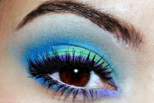 Peacockish Blue And Green Eyeshadow