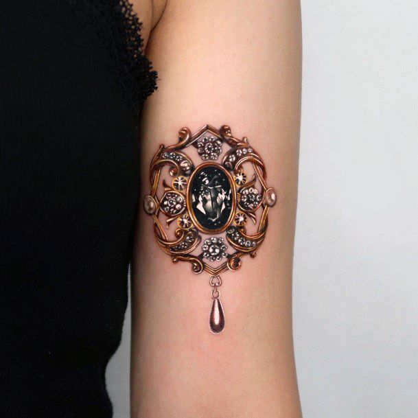 Pendant Womens Tattoos