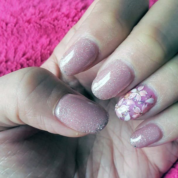 Pleasant Lavendar Spring Flowers On Nails Women