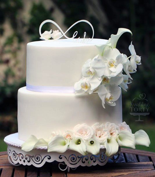 Polished White Elegant Wedding Cake Women