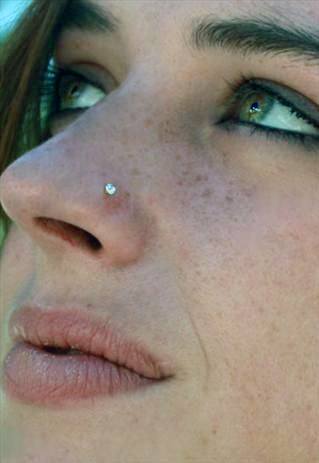 Popular And Cute Dazzling Nose Rhimestone Stud Piercing Ideas For Ladies