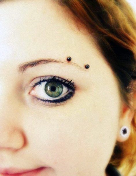 Popular And Cute Horizontal Eye Brow Scoop Piercing Ideas For Women