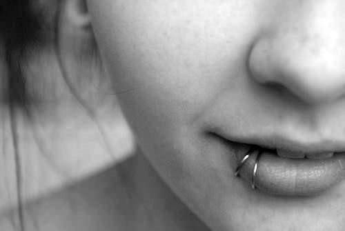 Popular And Cute Spider Bite Hoop Piercing Ideas For Women