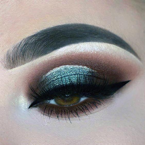 Powdered Green And Brown Eyeshadow Women