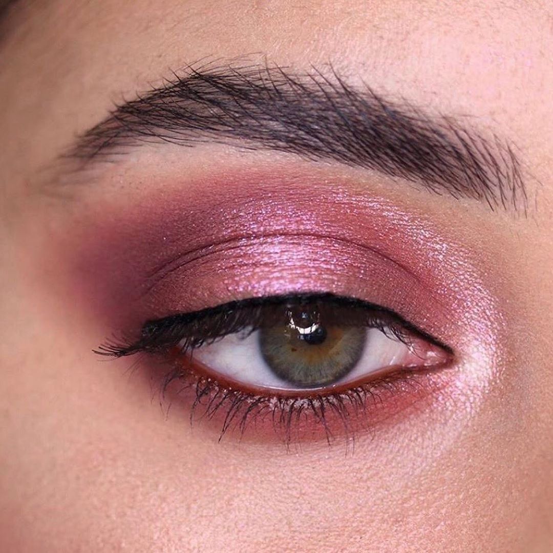 Powerful Pink Eye Makeup For Women