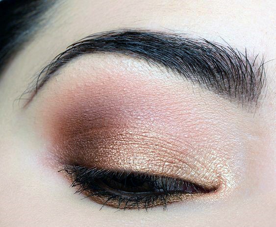 Pretty And Cute Eyeshadow Women