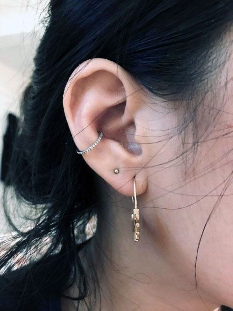 Pretty And Trendy Ear Lobe And Orbital Piercing Ideas For Ladies