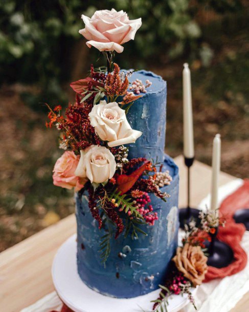 Pretty Blue Wedding Cake With Roses