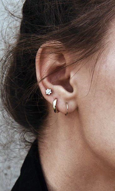 Pretty Elegant Multiple Ear Lobe Piercings Ideas For Women