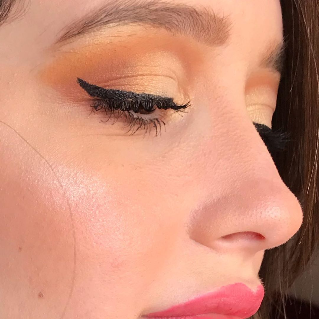 Pretty Golden Eye Makeup Looks Women