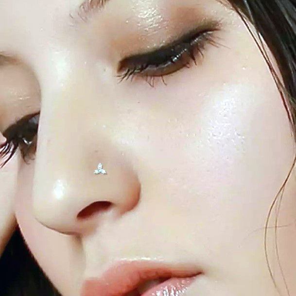 Pretty Shiny Nose Stud Piercing Ideas For Girls