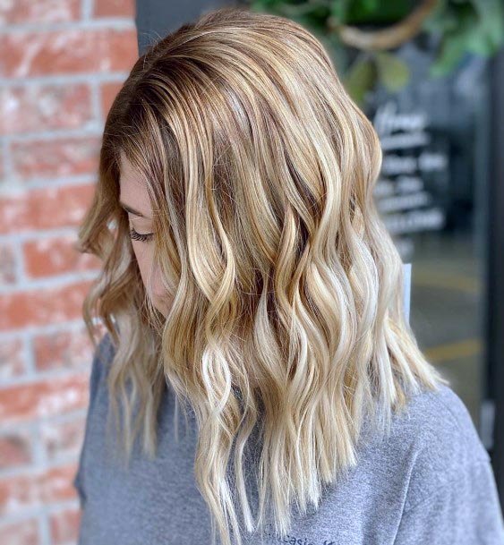 Pretty Wavy Blonde Lob For Women