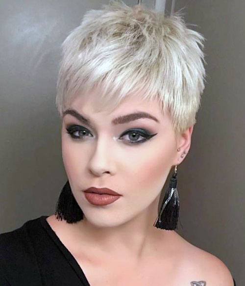 Pretty Woman With Short Blonde Hair Fun Ideas For Girls