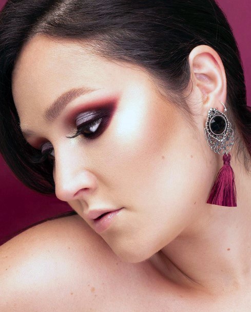 Pristine Dark Eyeshadow With Red Outlines Women