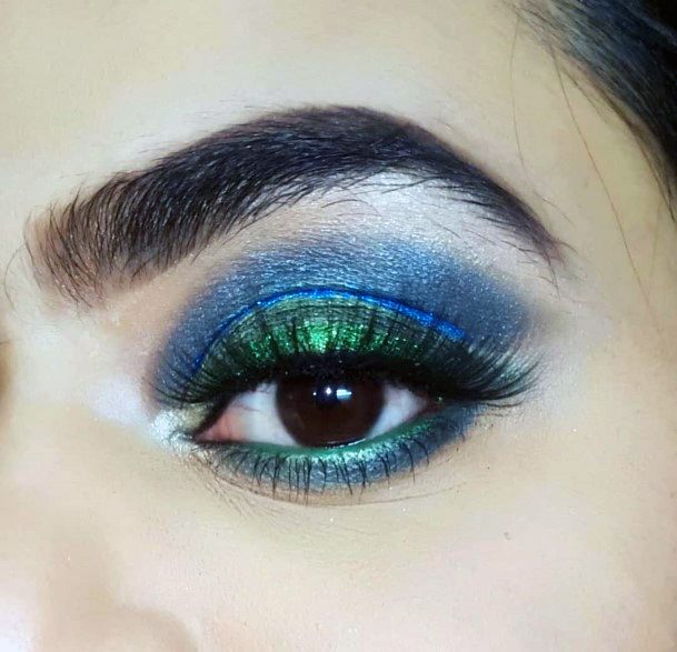 Pulsing Blue Eyeshadow With Glitters Women