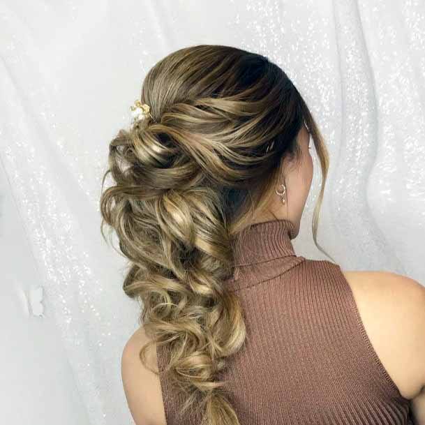 Pulsing Golden Curly Pony Hairstyle Women