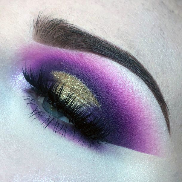 Purple Hues And Gold Eyeshadow Ideas For Women