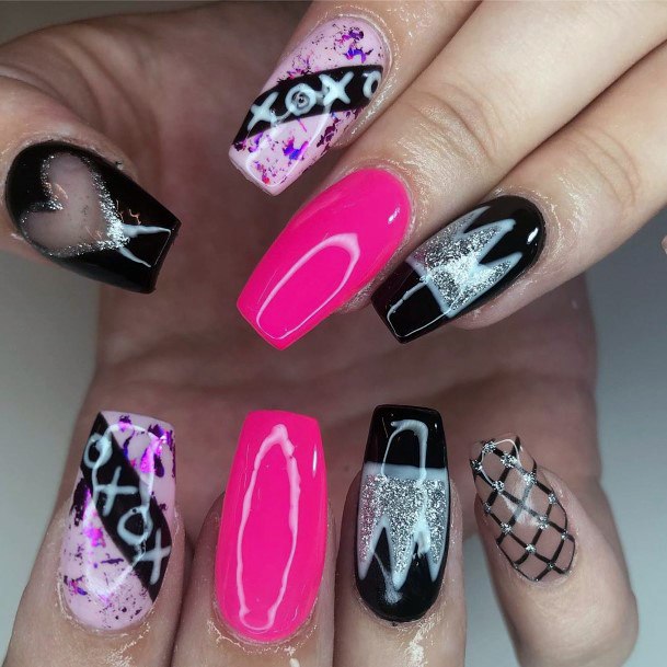 Queen Xoxo Vibrant Pink Black Sparly Silver Womens Prom Nail Ideas