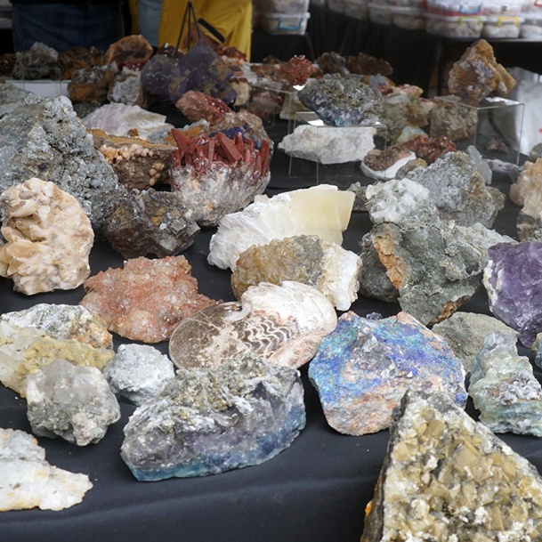 Random Rocks Denver Gem And Mineral Show